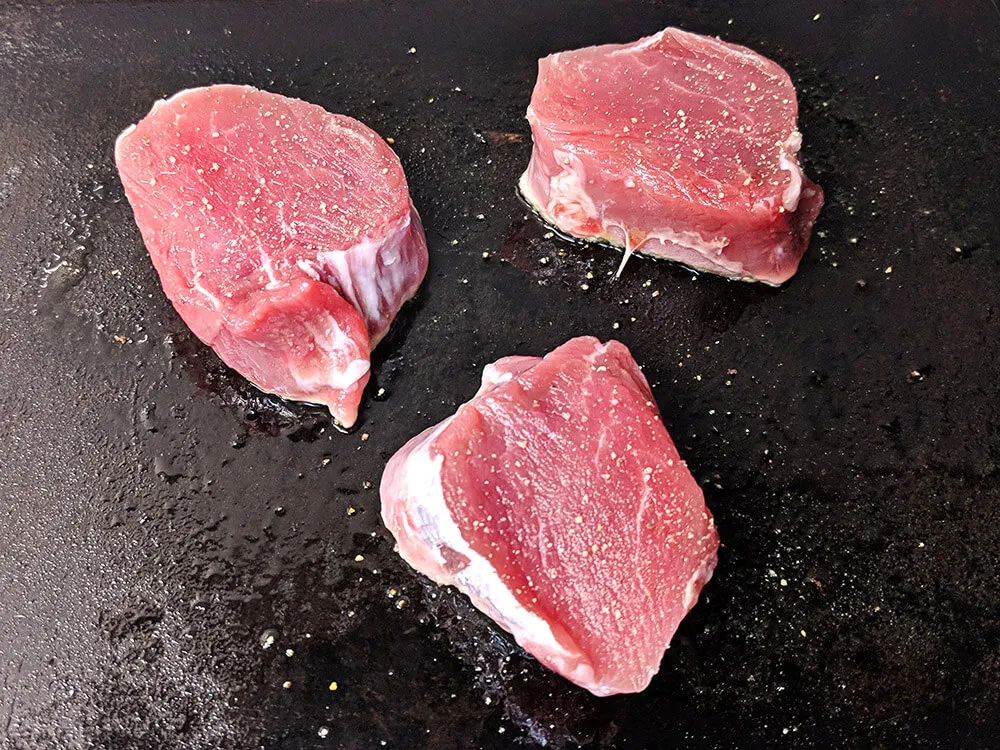 Solomillo salpimentado en plancha.