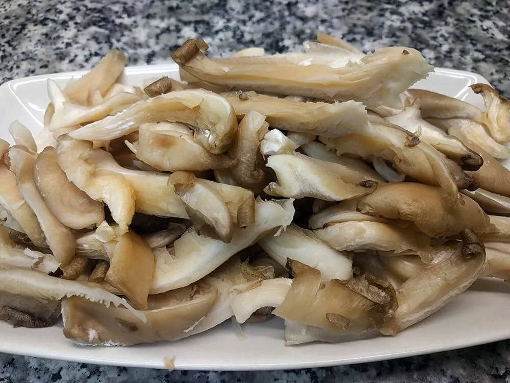 Gírgolas cortadas en juliana