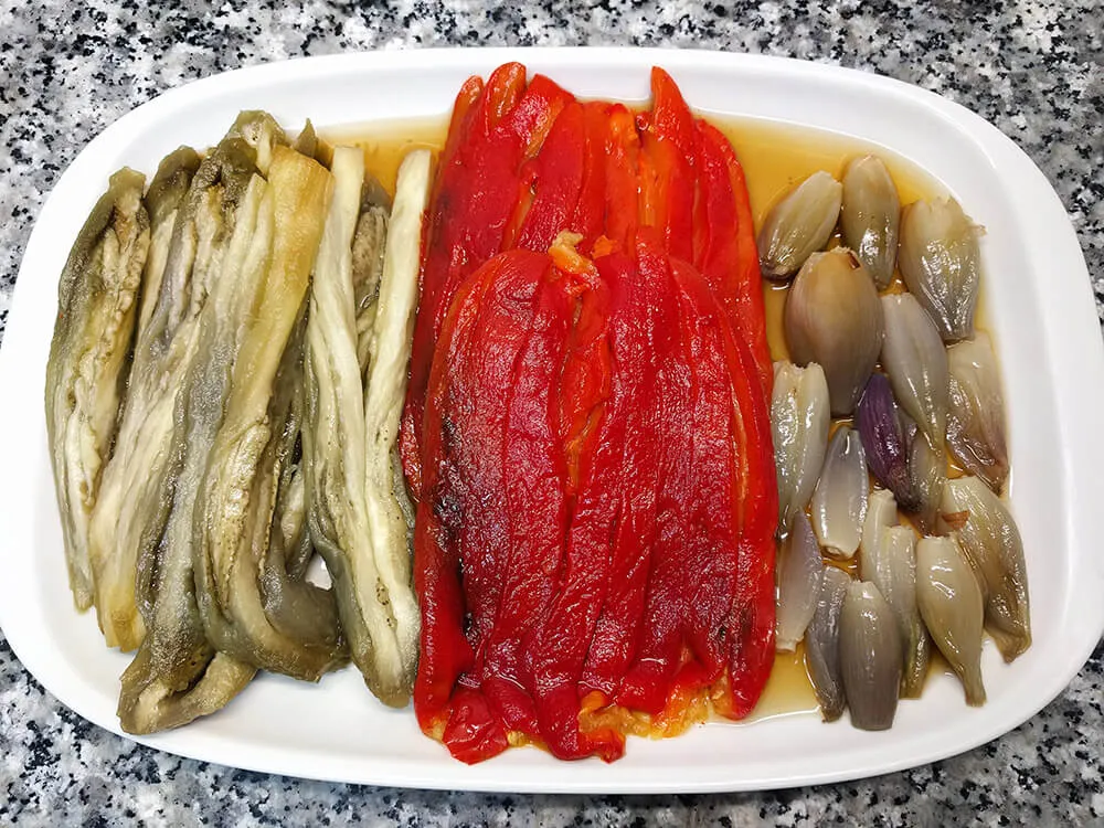 Hortalizas horneadas y cortadas a tiras