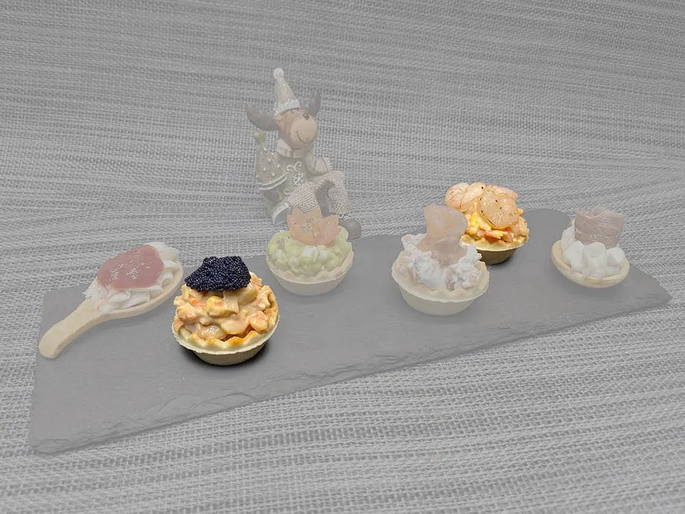 Tartaleta de surimi, caviar y gambas.