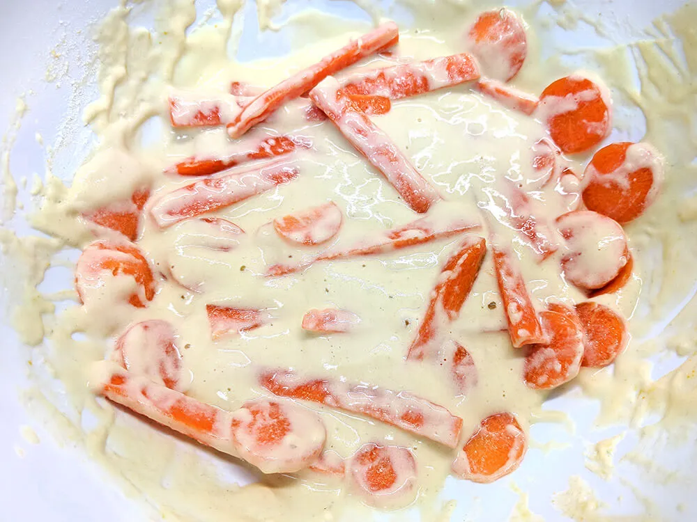 Alcachofas en aceite de oliva caliente.