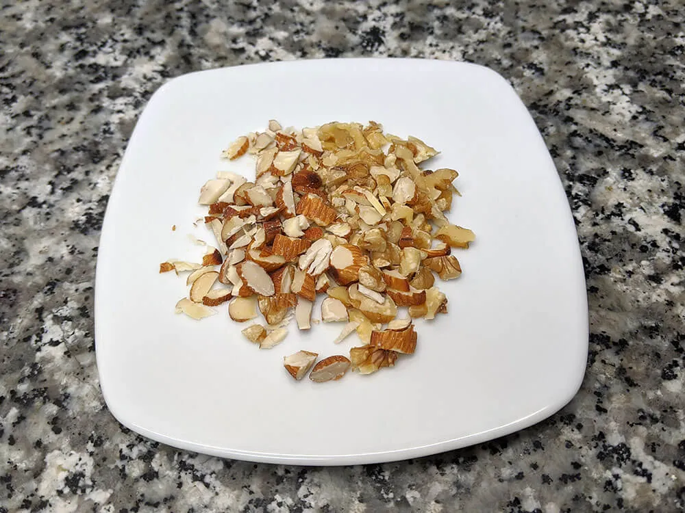 Frutos secos picados.