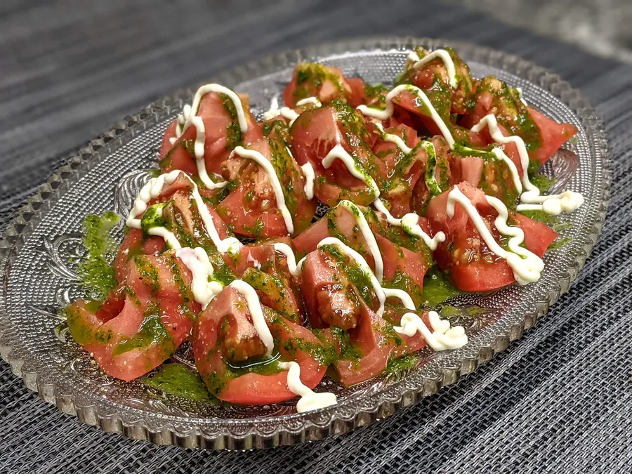 Primera presentación de los tomates Monterosa con aceite de albaca.