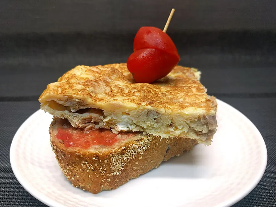 Porción de tortilla de atún