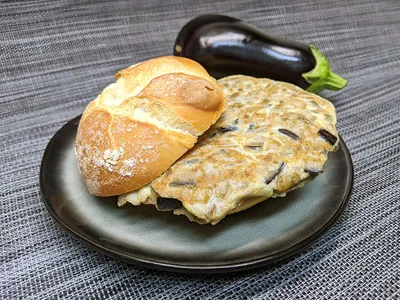 Tortilla de berenjena y cebolla