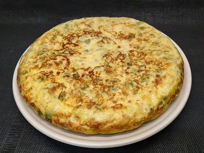 Tortilla de calabacín y cebolla