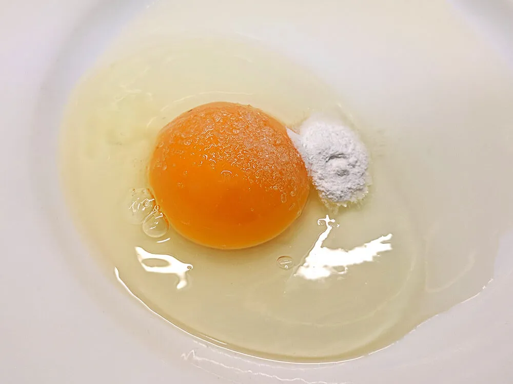 Huevo, sal y levadura.