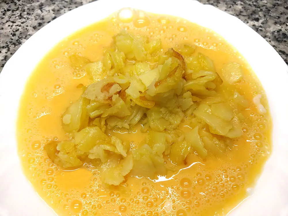 Huevos batidos con patata fritas