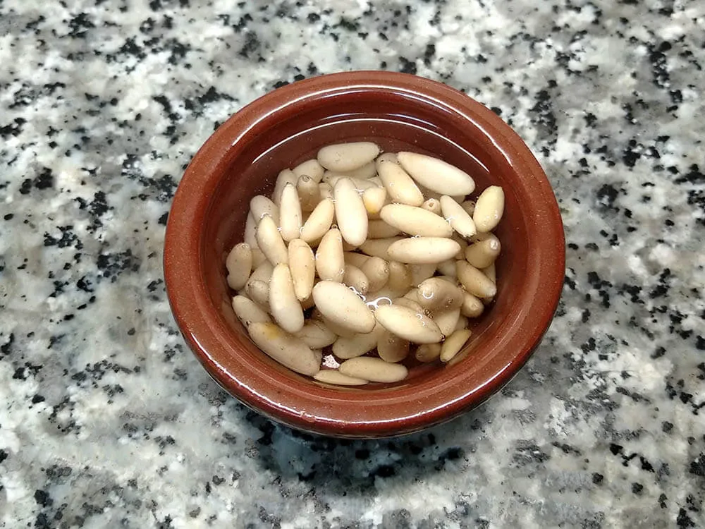Piñones en remojo.
