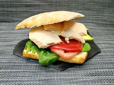 Vegetal de bonito con aguacate