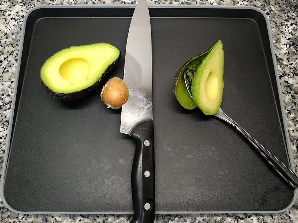 Pasos pelar aguacate.